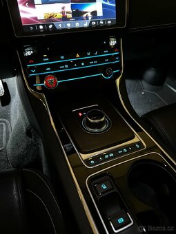 Jaguar XE 2.0D AWD R-SPORT - 15