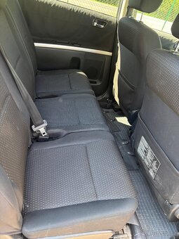 TOYOTA COROLLA VERSO 1,8 - 15