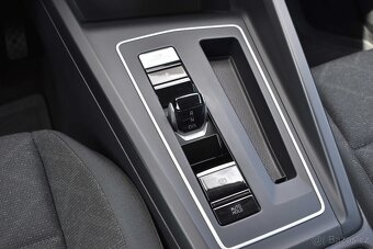 Volkswagen Golf 1.5 eTSI DSG TAŽNÉ ACC WEBASTO DPH - 15