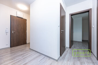 Pronájem bytu 3+kk s předzahrádkou, lodžií, terasou a garážo - 15