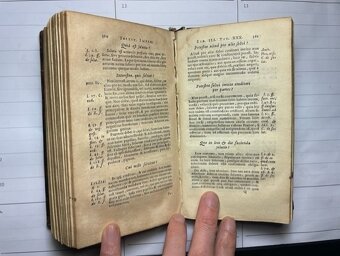 Staré knihy, rok vydání 1677 a 1682 - 15