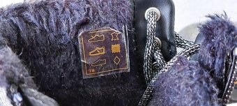 SENZAČNÍ VYTEPLENÉ KOTNÍKOVÉ BOTY-dr.MARTENS-vel.32 - 15