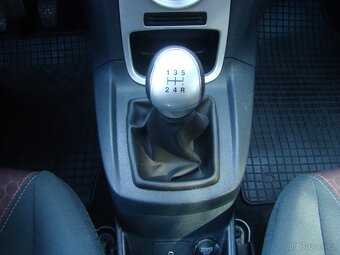 Ford Fiesta 1.4i TITANIUM - 15