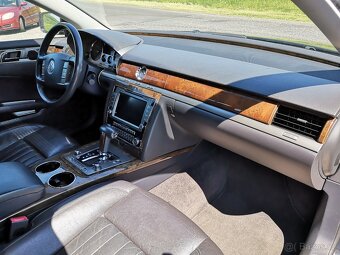 VOLKSWAGEN PHAETON LONG 3.0TDi 176KW R.V.2009 SERVISOVÁNO - 15