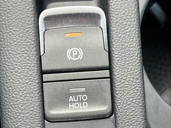VW Passat 2.0 TSi 140kw 1. majitel ČR - jako nový - 15