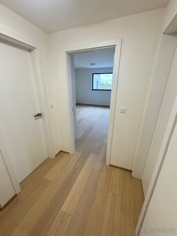 Pronájem bytu 2+55 v Praze - ul. V třešňovce - 15