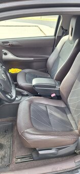 Toyota iQ 1,0 automat CVT max.výbava - 15