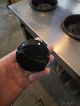 Sporák plynový se 3 hořáky WOK Casta - 15