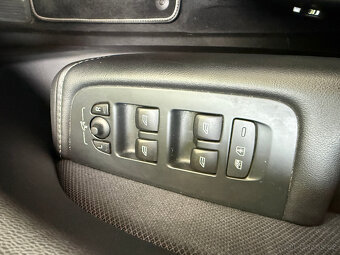Volvo XC60 D4 R-Design, 140 kW, nez. topení, tažné zar. - 15