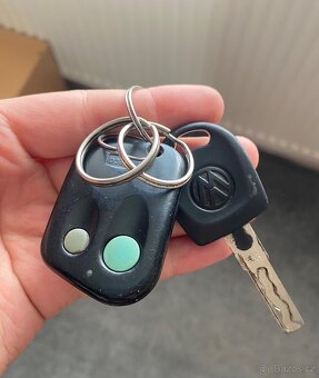 VW Golf 1.6 FSI benzín - 15