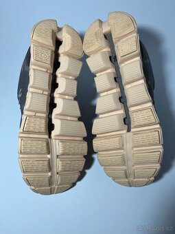 13x Dámské boty On Running Cloud, velikost 37 - 37,5 - 15