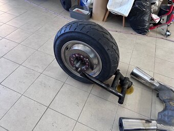 Yamaha Vmax 1200 zadní náprava Vyfuk široké kolo - 15