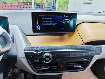 BMW I3, REX, 125kW, r.v.2017, koupeno a servisováno v ČR - 15