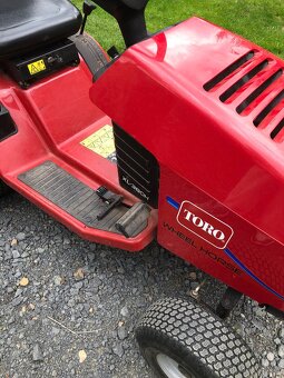Zahradní traktor Toro s kárkou - 15