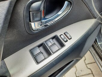 Toyota Avensis, 1,8 16V 108kW   AUTO A/C   VÝHŘEV - 15