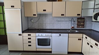 Starší kuchyň včetně spotřebičů - 15