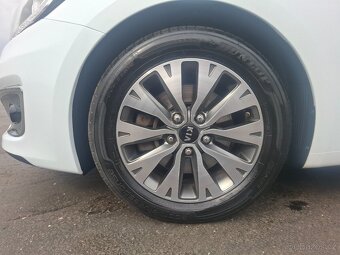 Kia Ceed 1.6CRDi 100kW,digi klima,tažné zařízení - 15