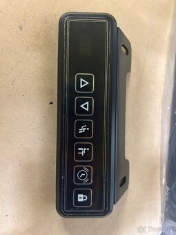 Výškově nastavitelný elektrický stůl - 15