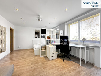 Pronájem výjimečného prostorného bytu 3+1 s krbem, Zlín - ul - 15