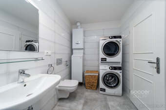 Nadstandardní velmi krásný byt ve vile se zahradou. - 15