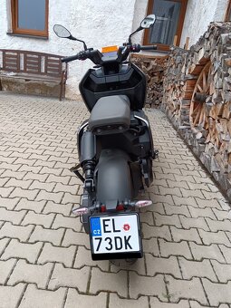 BMW CE 04 - 15