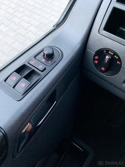 VW Multivan T5 2.0 TDI 103kW BICOLOR CarPlay,7 MÍST,MLHOVKY - 15