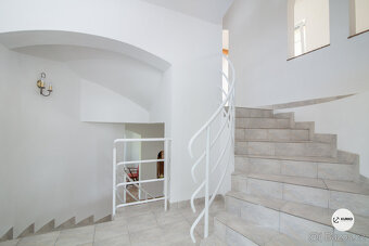 Rodinný dům 5+1 s bazénem a garáží, v atraktivní lokalitě ul - 15