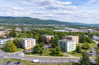 Prostorný a světlý byt 3+1+L po rekonstrukci v klidné lokali - 15