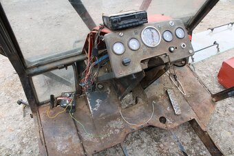 Zetor crystal 8145 kabina rám střecha dveře panel okna - 15