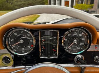 Mercedes-Benz 230 SL Pagode (W113), r. v. 1964 - 15