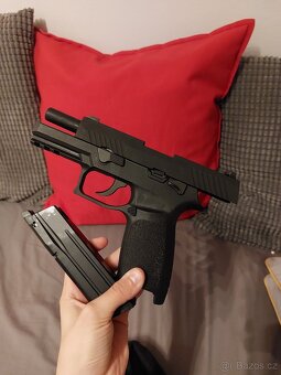 Prodám airsoftovou pistoli SIG SAUER P320 M18 WE - 15