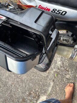 Kompletni kufry Givy vcetne drzaku na Yamaha TDM 850 - 15
