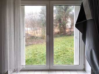 Plastová okna vč mříží - 15