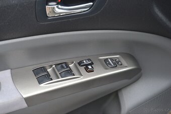 TOYOTA PRIUS 1.5 VVT-i 57kw Hybrid automat rok 2007 - 15