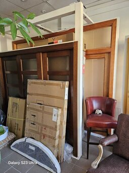 KOMPLETNÍ VÝPRODEJ PŘEDVÁDĚCÍHO NÁBYTKU ZE SHOWROOMU - 15