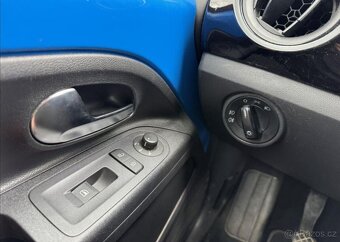 Volkswagen Up 1,0 i KLIMA VÝHŘEV +SADA KOLA benzín manuál - 15