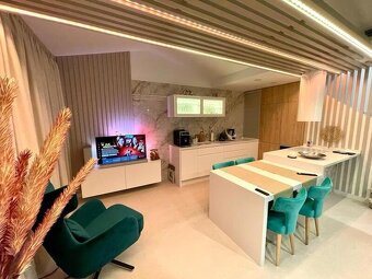 Moderní 4kk dvoupodlažní vila s vířivkou a výhledem na moře - 15