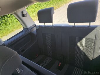 Volkswagen Touran 7 míst - 15