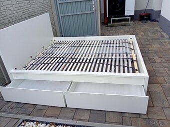 Prodám manželskou postel IKEA 180cm x 200cm - 15