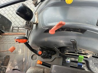 Traktor NEW HOLLAND TL 8O A - 15