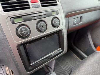 Volkswagen Touran, 2.0i CNG 7-Míst - 15