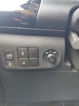 Peugeot 301 1.2 benzín  naj. 59k, podobné Škoda Rapid - 15