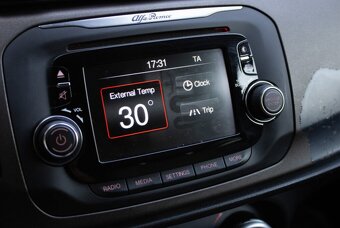 Alfa Romeo Giulietta (2015) - 15