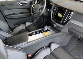 Volvo XC60 B4 AWD R-Design PilotAssist/36 nafta automat - 15