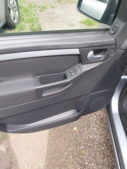 Opel Meriva 1,6i 74 kW - 15