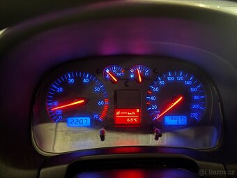 Prodám Volkswagen Golf 4 1,4 16v Special Edition hatchback - 15