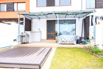 Luxusní řadový dům 4+kk s bazénem a zahradou v Drahelčicích, - 15