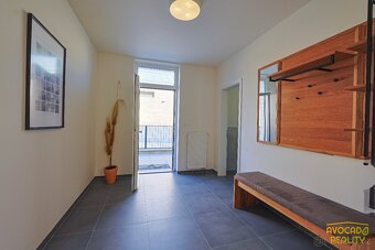 Luxusní byt 3+kk s vlastní zahrádkou - 15