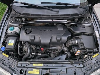 Volvo V70 2,4 D5 manuál - 15