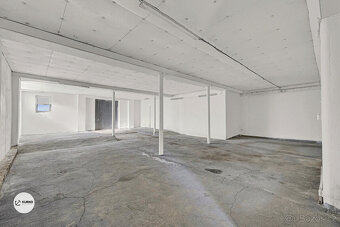Výrobní, skladovací prostor na pozemku o výměře 19.464 m2 v  - 15